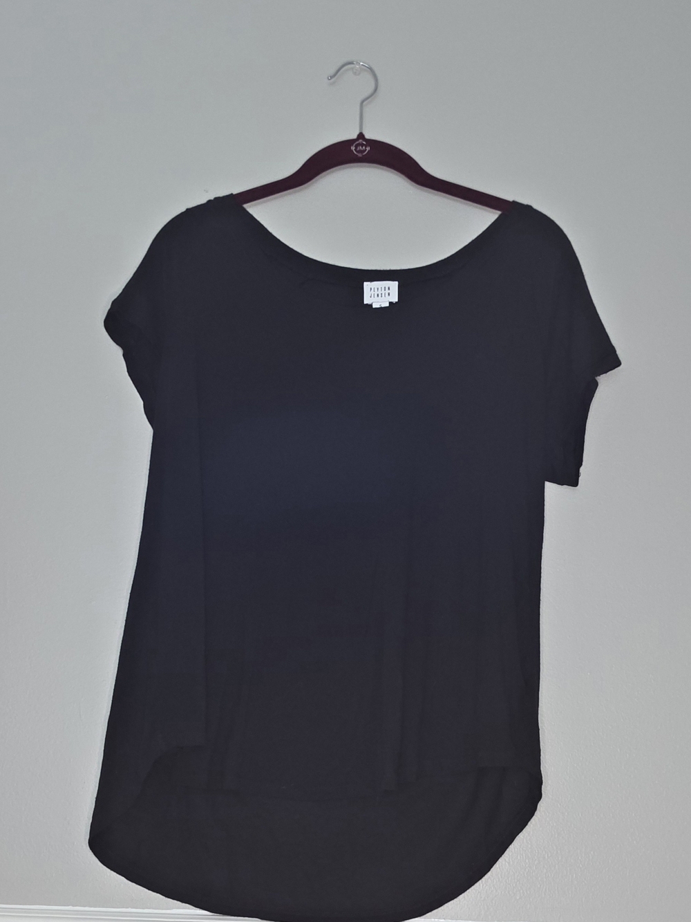 Women’s Black Scoop Neck Short Sleeve Tee